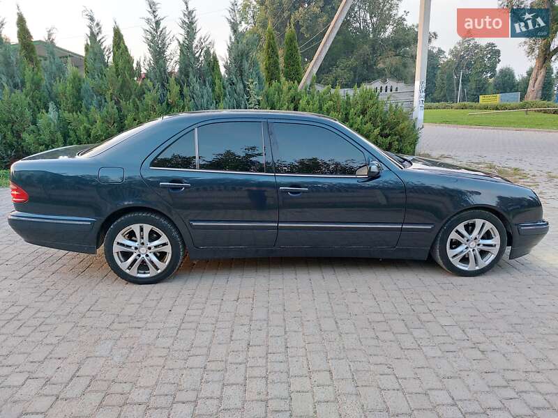 Седан Mercedes-Benz E-Class 2001 в Кицмани