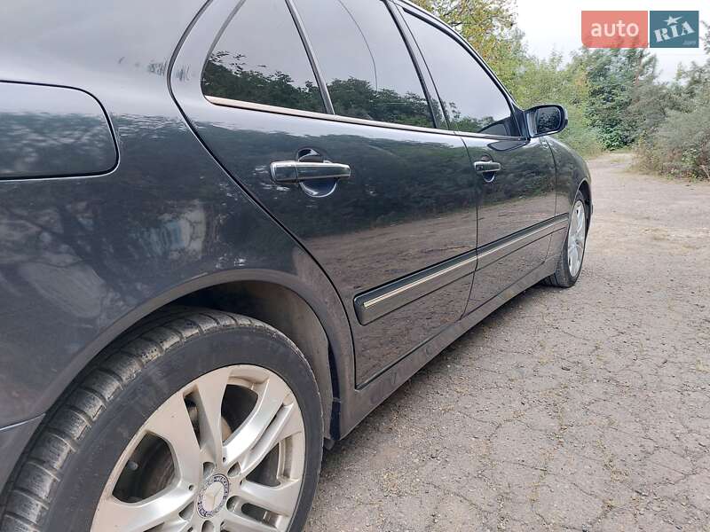 Седан Mercedes-Benz E-Class 2001 в Кицмани