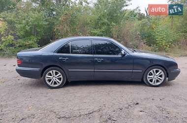 Седан Mercedes-Benz E-Class 2001 в 