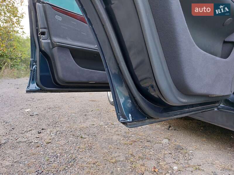 Седан Mercedes-Benz E-Class 2001 в Кицмани