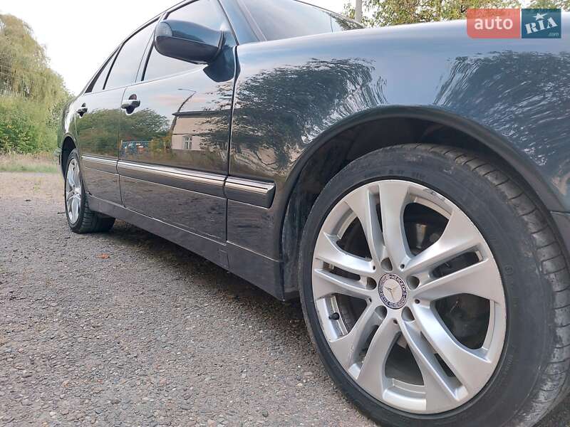 Седан Mercedes-Benz E-Class 2001 в Кицмани
