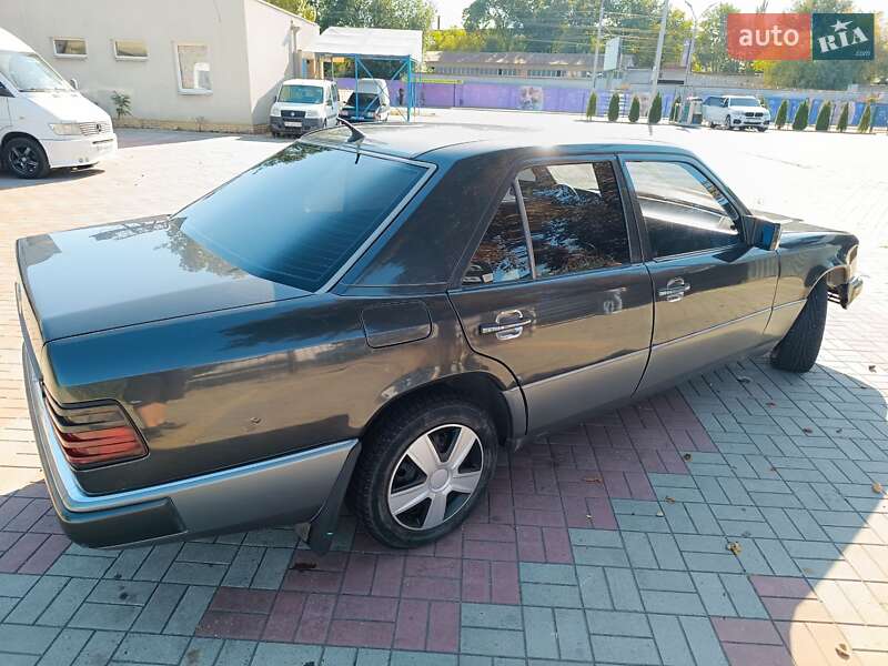 Седан Mercedes-Benz E-Class 1992 в Запоріжжі