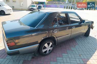 Седан Mercedes-Benz E-Class 1992 в 