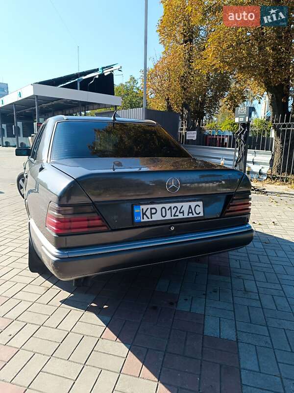 Седан Mercedes-Benz E-Class 1992 в Запоріжжі