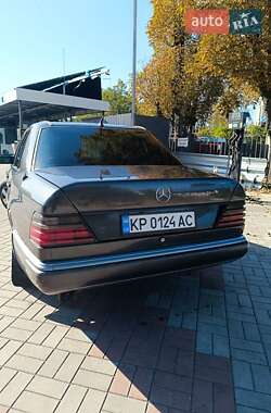 Седан Mercedes-Benz E-Class 1992 в 