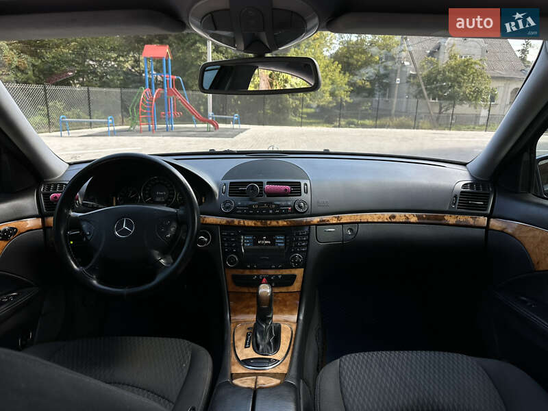 Седан Mercedes-Benz E-Class 2005 в Кременце