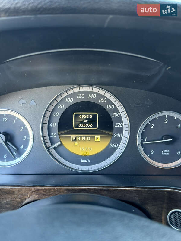 Седан Mercedes-Benz E-Class 2011 в Черновцах