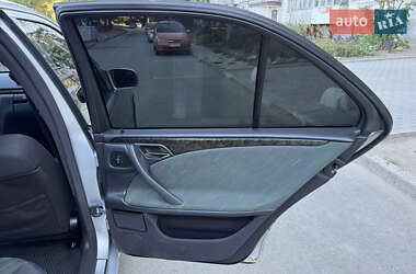 Седан Mercedes-Benz E-Class 2000 в 