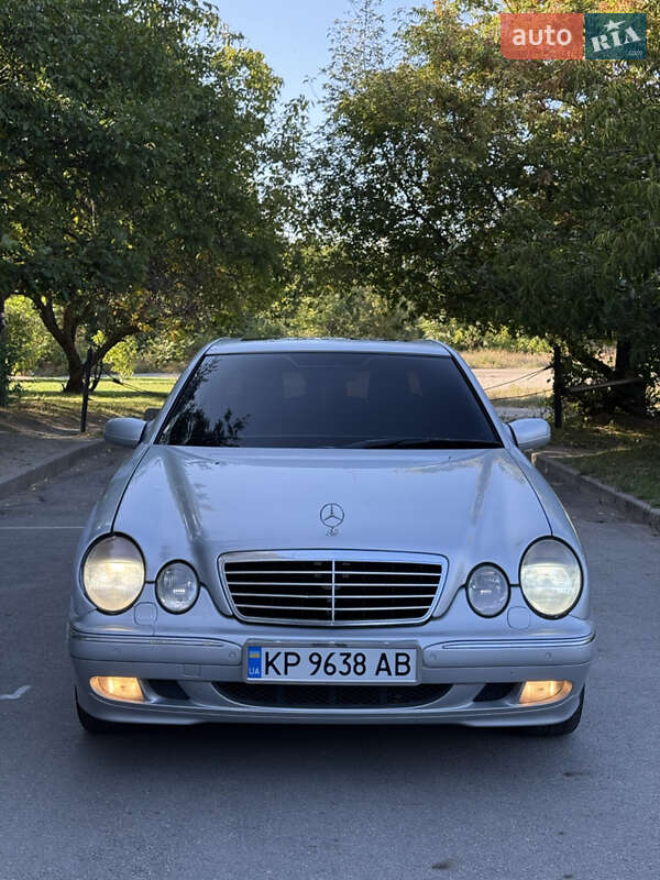 Седан Mercedes-Benz E-Class 2000 в 
