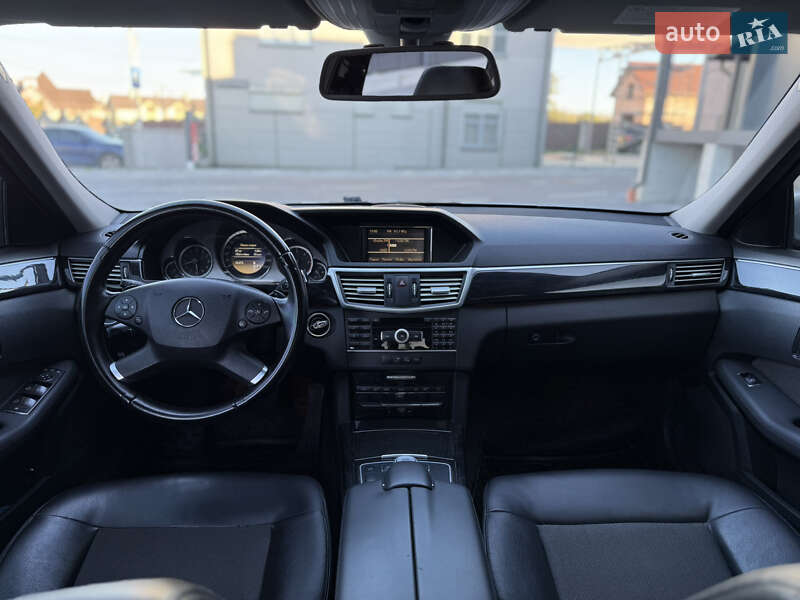 Седан Mercedes-Benz E-Class 2011 в Львове