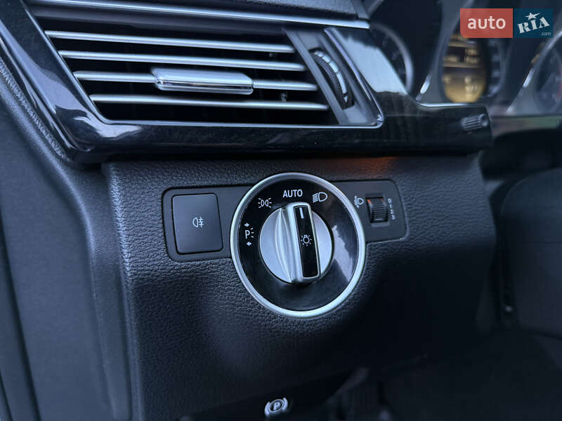 Седан Mercedes-Benz E-Class 2011 в Львове