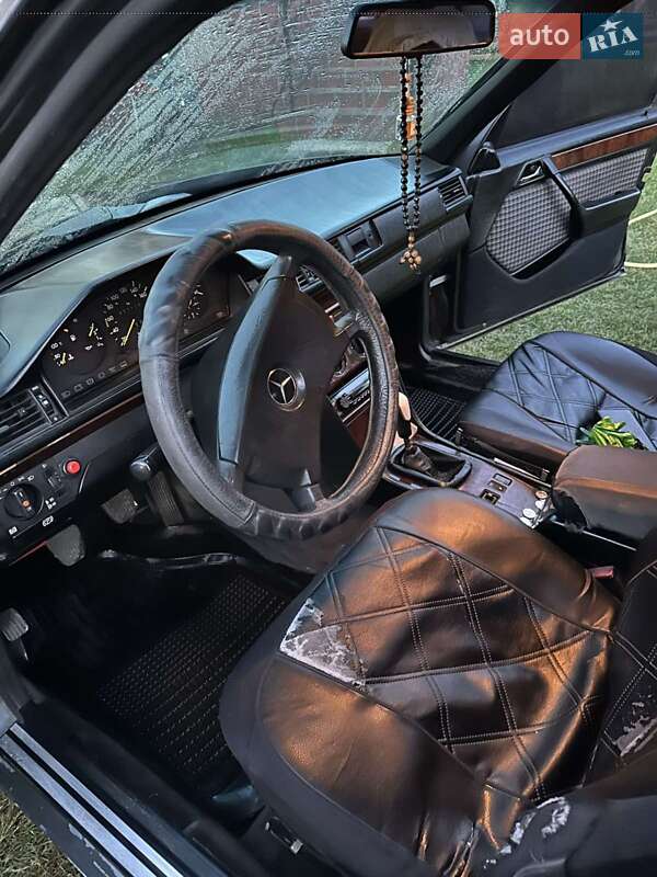 Седан Mercedes-Benz E-Class 1989 в Ратным