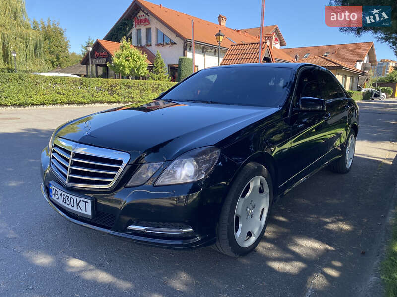 Седан Mercedes-Benz E-Class 2011 в 
