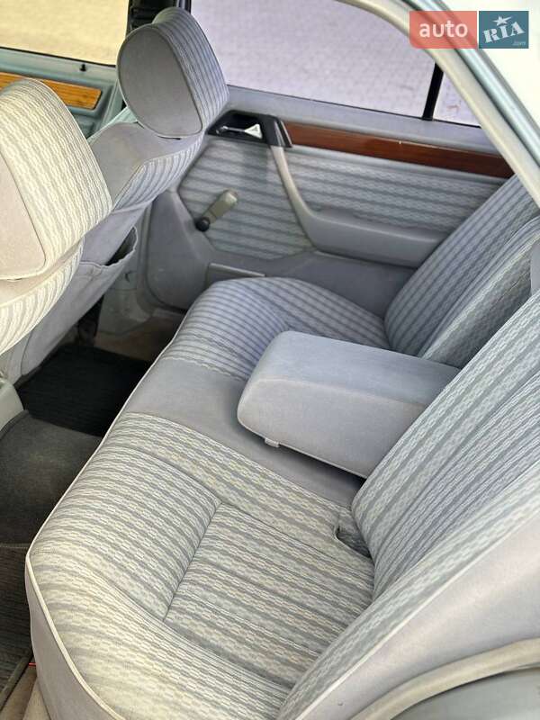 Седан Mercedes-Benz E-Class 1992 в Запоріжжі