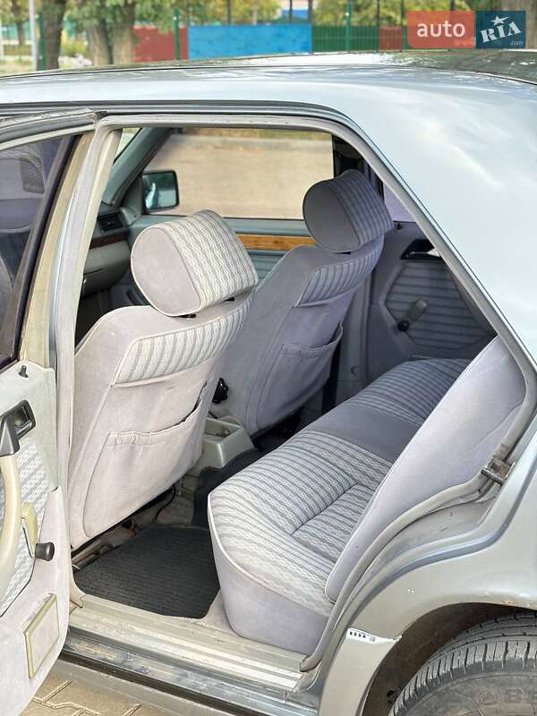 Седан Mercedes-Benz E-Class 1992 в Запоріжжі