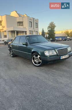 Седан Mercedes-Benz E-Class 1992 в 