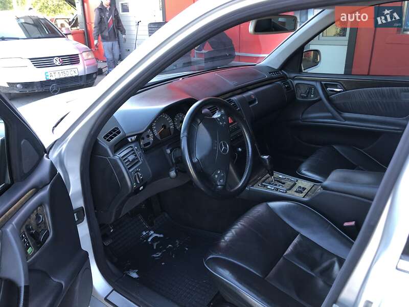 Седан Mercedes-Benz E-Class 2000 в Калуше