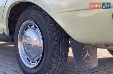 Седан Mercedes-Benz E-Class 1977 в 