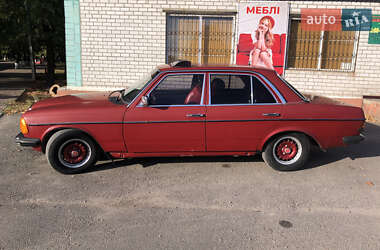 Седан Mercedes-Benz E-Class 1983 в 