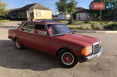Седан Mercedes-Benz E-Class 1983 в 