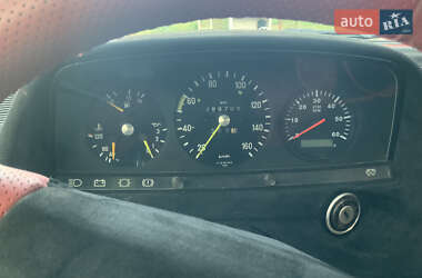 Седан Mercedes-Benz E-Class 1983 в 