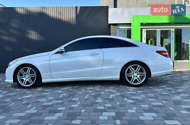 Купе Mercedes-Benz E-Class 2012 в 