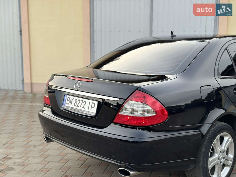 Седан Mercedes-Benz E-Class 2007 в Сарнах