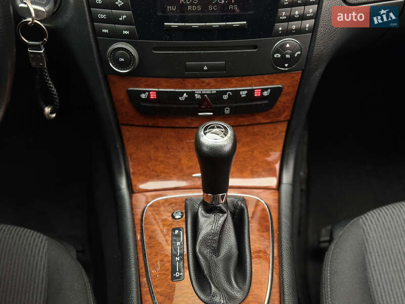 Седан Mercedes-Benz E-Class 2007 в Сарнах