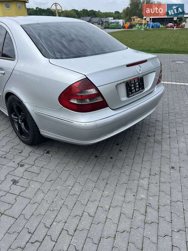 Седан Mercedes-Benz E-Class 2002 в Черновцах