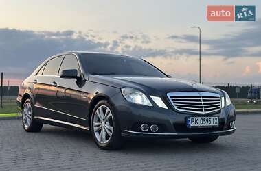 Седан Mercedes-Benz E-Class 2011 в 