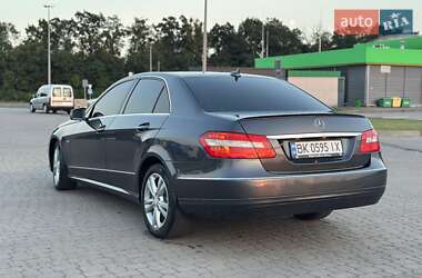 Седан Mercedes-Benz E-Class 2011 в 