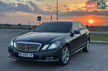 Седан Mercedes-Benz E-Class 2011 в 