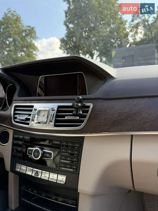 Седан Mercedes-Benz E-Class 2014 в Львове