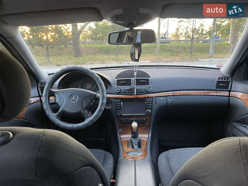 Седан Mercedes-Benz E-Class 2003 в Николаеве