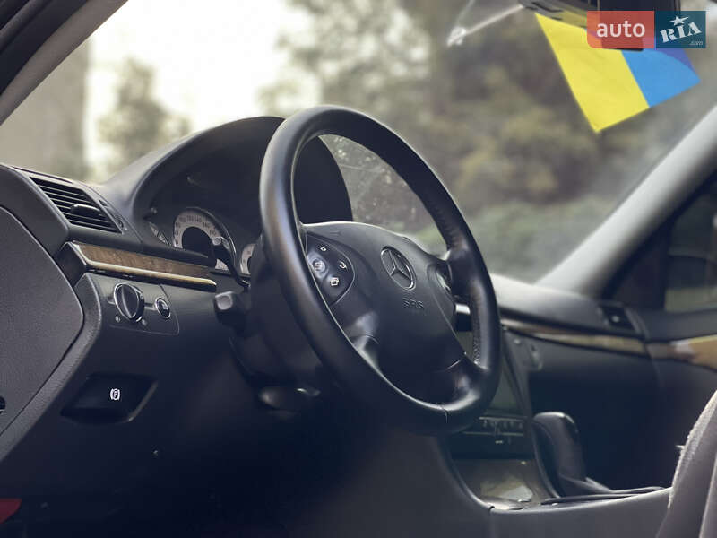 Седан Mercedes-Benz E-Class 2005 в Львове
