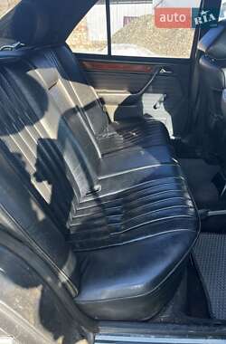 Седан Mercedes-Benz E-Class 1988 в 