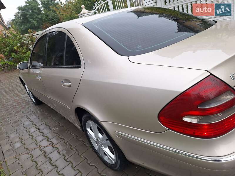Седан Mercedes-Benz E-Class 2002 в Черновцах
