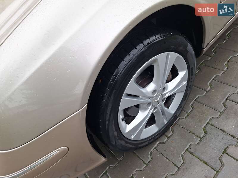 Седан Mercedes-Benz E-Class 2002 в Черновцах