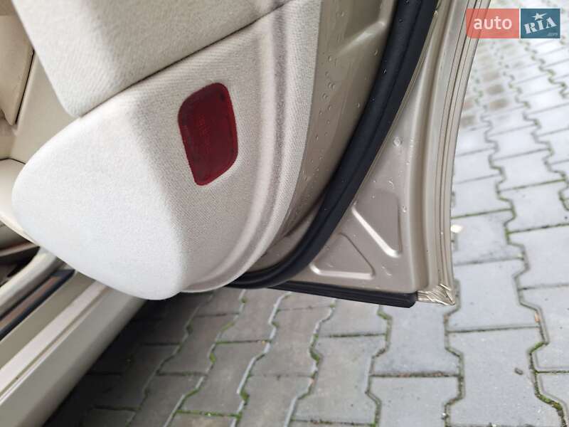 Седан Mercedes-Benz E-Class 2002 в Черновцах
