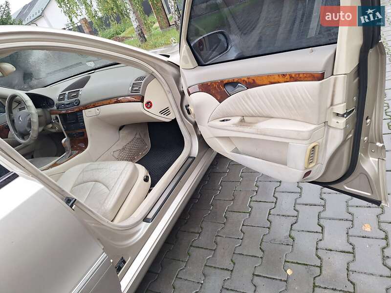 Седан Mercedes-Benz E-Class 2002 в Черновцах