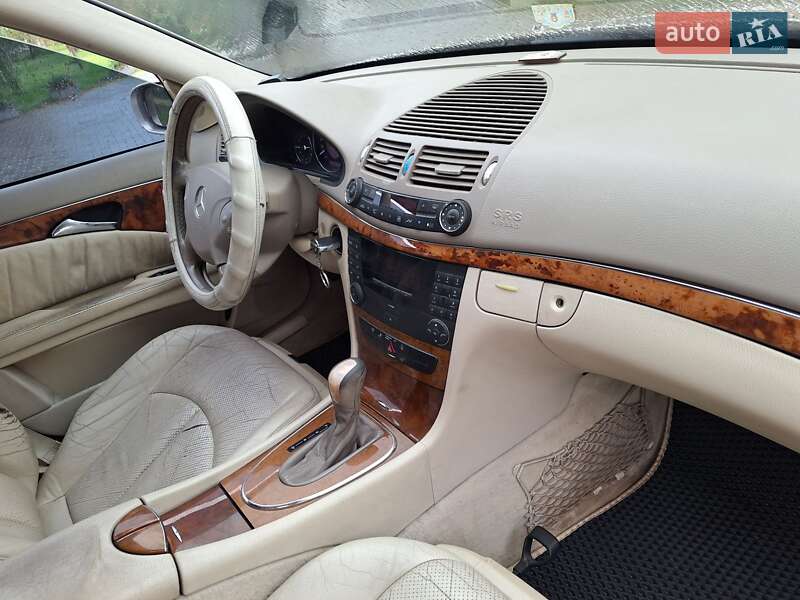 Седан Mercedes-Benz E-Class 2002 в Черновцах