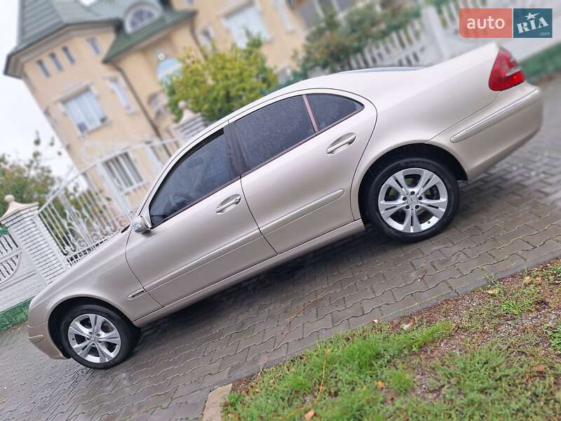 Седан Mercedes-Benz E-Class 2002 в Черновцах