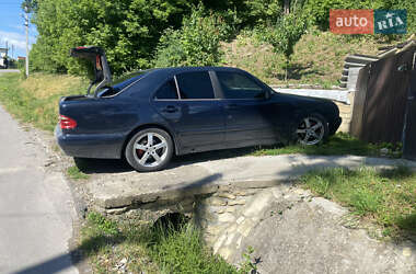 Седан Mercedes-Benz E-Class 2001 в 
