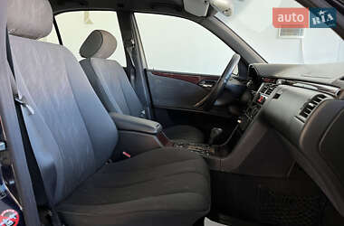 Седан Mercedes-Benz E-Class 2001 в 