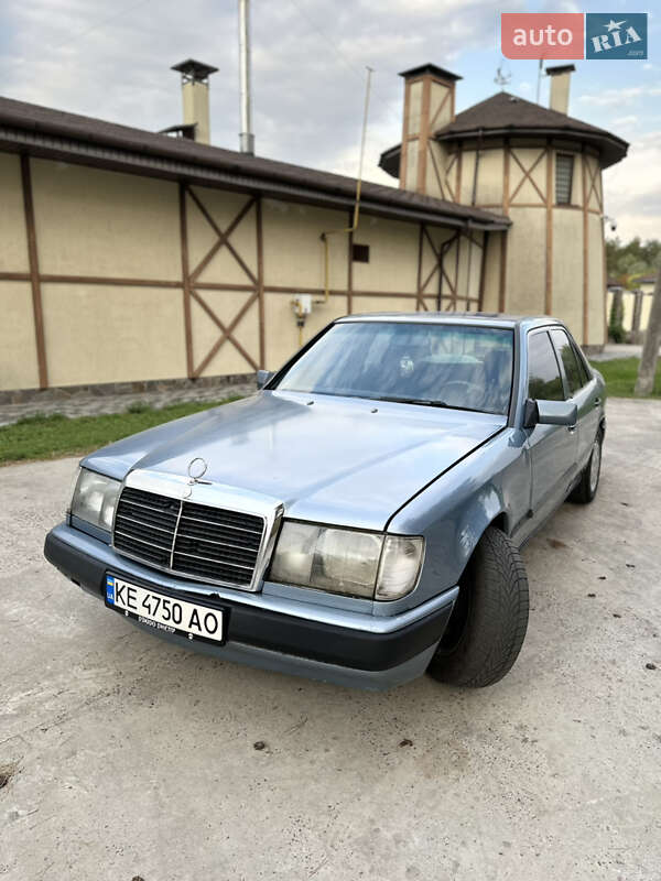 Седан Mercedes-Benz E-Class 1988 в Новомосковске
