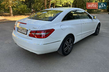 Купе Mercedes-Benz E-Class 2012 в 