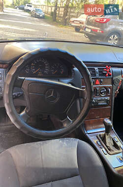 Седан Mercedes-Benz E-Class 1997 в 