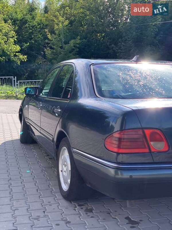 Седан Mercedes-Benz E-Class 1996 в Ровно
