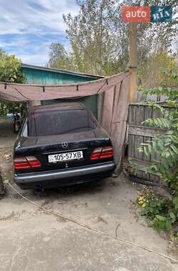 Седан Mercedes-Benz E-Class 2000 в Балаклії