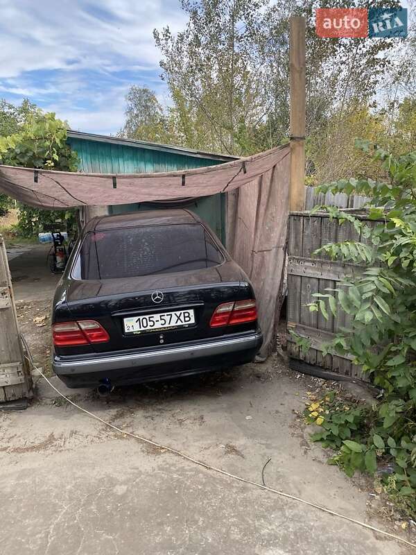 Седан Mercedes-Benz E-Class 2000 в 